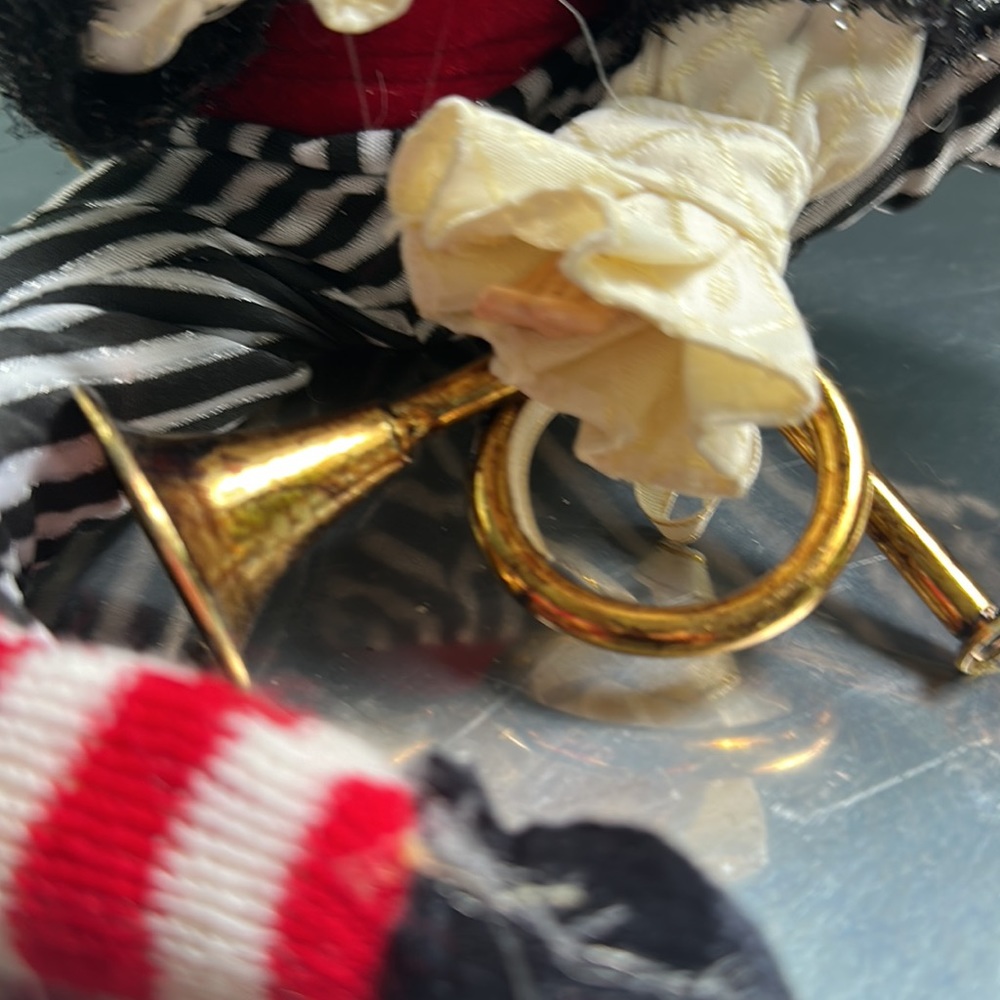 Mark roberts larger elf with horn! 🎄 Christmas elf piece in excellent shape. - Picture 2 of 6